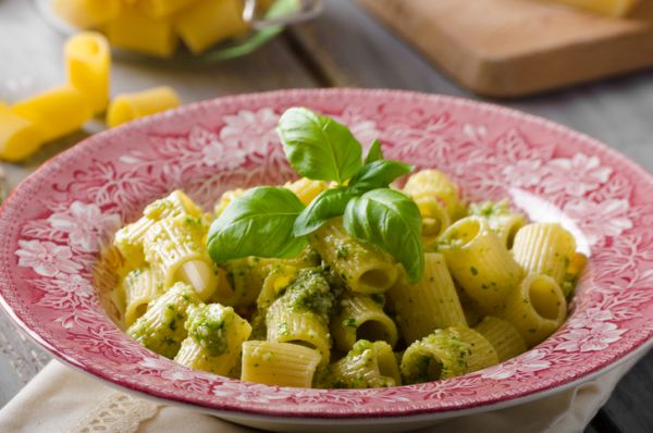 Pasta al pesto di olive verdi