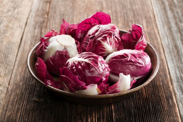 bocconcini di pollo, radicchio,Insalata di radicchio e mozzarella di bufala