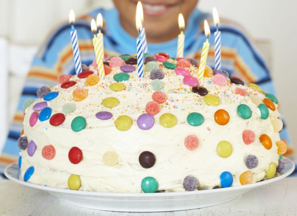 torta con smarties e panna