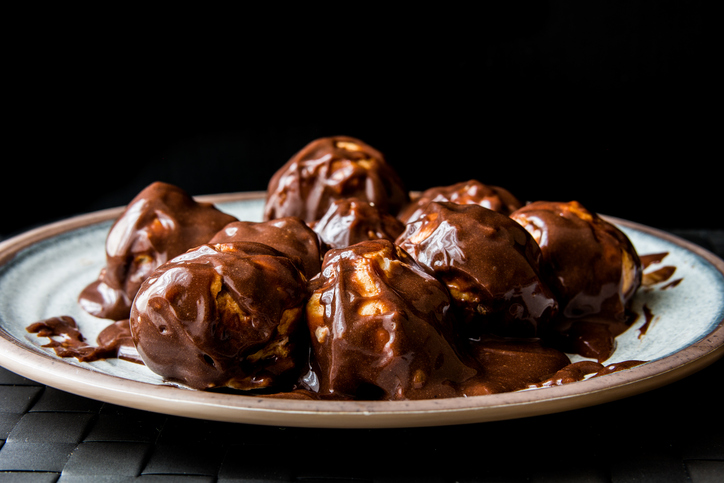 Bignè ripieni di panna e nutella