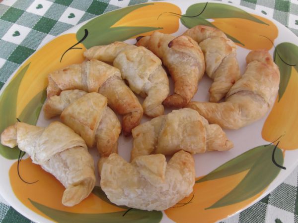 Cornetti salati speck e provolone