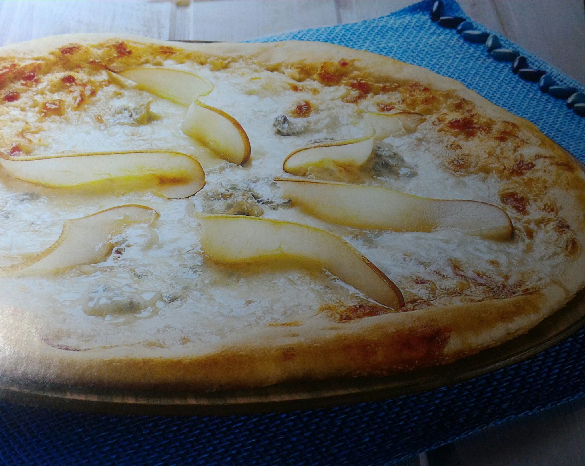 Pizza bianca con pere e Ginger & Tomato